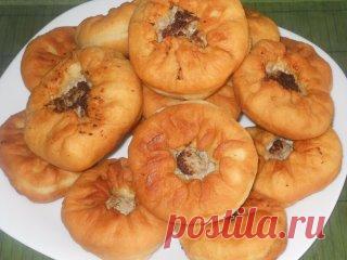 ВКУСНЕЙШИЙ и НЕЖНЕЙШИЕ. Беляши ТАТАРСКИЕ (Перемычи)
Для приготовления беляшей домашних вам понадобится:
-250 мл молока
-1 яйцо
-щепотка соли
-1 столовая ложка сахара
-2 столовые ложки растительного масла
-30 гр. дрожжей
-1 столовая ложка майонеза
-500 гр. муки
-500 гр. свиного фарша
-1 большая луковица
-соль, молотый черный перец по вкусу
-растительное масло для жаренья
 
Начинаем приготовление теста. 
В теплом молоке растворить дрожжи, добавить сахар и соль, перемешать до 
полного растворени