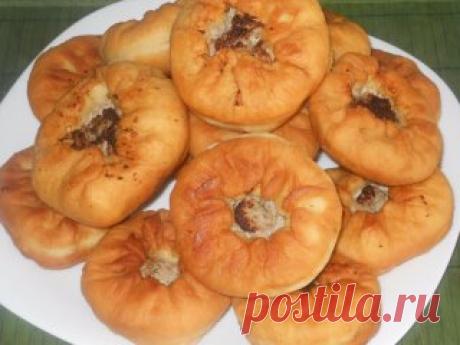 ВКУСНЕЙШИЙ и НЕЖНЕЙШИЕ. Беляши ТАТАРСКИЕ (Перемычи)
Для приготовления беляшей домашних вам понадобится:
-250 мл молока
-1 яйцо
-щепотка соли
-1 столовая ложка сахара
-2 столовые ложки растительного масла
-30 гр. дрожжей
-1 столовая ложка майонеза
-500 гр. муки
-500 гр. свиного фарша
-1 большая луковица
-соль, молотый черный перец по вкусу
-растительное масло для жа
