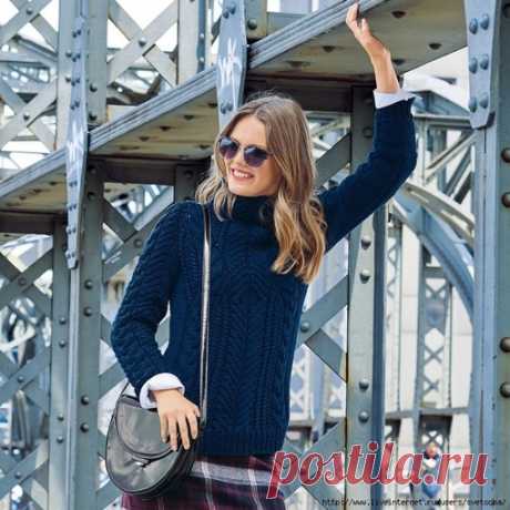 СВИТЕР С СОЧЕТАНИЕМ «КОС»

Превосходный темно-синий свитер с шикарными «косами» не оставит равнодушной ни одну поклонницу рельефных узоров.

РАЗМЕРЫ
34/36 (38/40) 42/44 

ВАМ ПОТРЕБУЕТСЯ
Пряжа (40% полиамида, 30% вискозы, 15% шелка, 15% кашемира; 75 м/50 г) — 700 (750) 800 г синей; спицы №8 и 9; комплект чулочных спиц №8.

УЗОРЫ И СХЕМЫ

РЕЗИНКА
Вязать (спицы № 8) = 1 кромочная, попеременно 1 лицевая, 1 изнаночная, 1 кромочная. В изнаночных рядах петли вязать согласно рису...