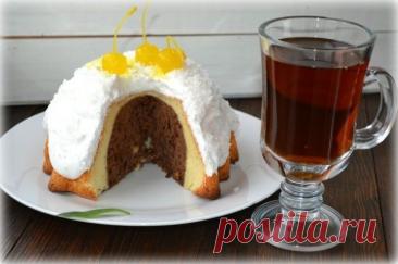 ​Кекс «Сюрприз» Ингредиенты:Яйца &mdash; 4 шт.Сахар &mdash; 2 стак.Мука &mdash; 8 ст. л. с горкойМасло сливочное &mdash; 80 гКакао &mdash; 3 ст. л.Шоколад молочный &mdash; 70 гВода &mdash; 4 ст. л.Яичный белок &mdash; 1 шт.Кокосовая стружка &mdash; 20 гРазрыхлитель &mdash; 2 ч. л.Сметана (20%) &mdash; 2...