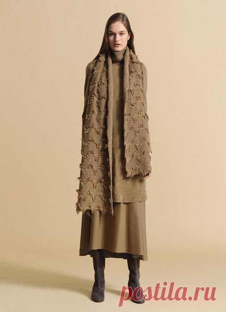 Элегантность и практичность в новой коллекции Fabiana Filippi
Fabiana Filippi (Фабиана Филиппи) — итальянский бренд, основанный двумя братьями Джакомо и Марио Филиппи в 1985 году в Умбрии. Данная коллекция была представлена на неделе моды осень-зима 2017-2018 …