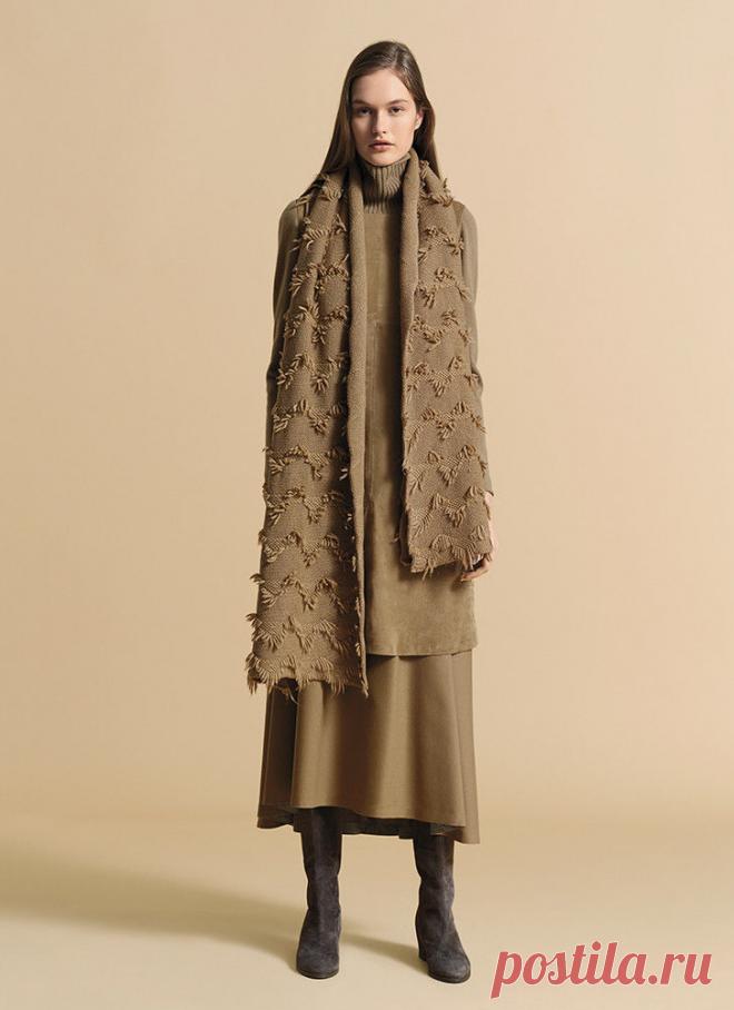 Элегантность и практичность в новой коллекции Fabiana Filippi 

Fabiana Filippi (Фабиана Филиппи) — итальянский бренд, основанный двумя братьями Джакомо и Марио Филиппи в 1985 году в Умбрии. Данная коллекция была представлена на неделе моды осень-зима 2017-2018 …