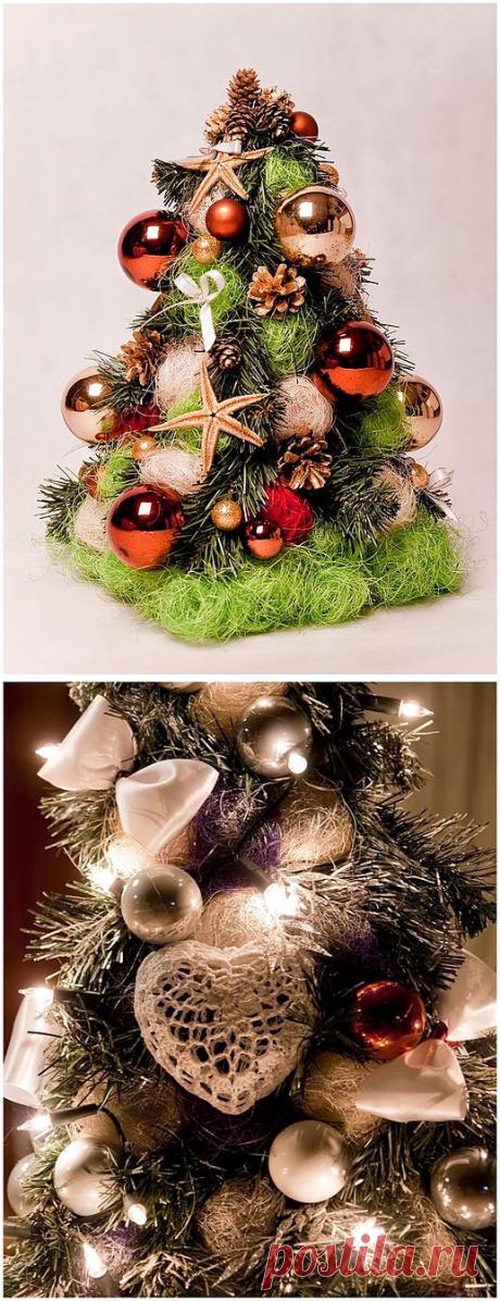 Новогодние елки на картонной основе.