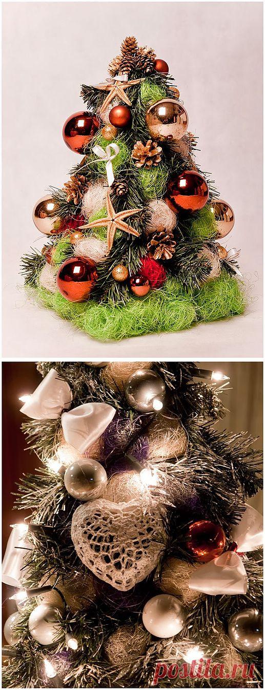 Новогодние елки на картонной основе.