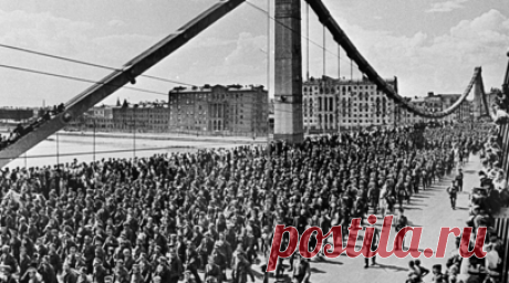 «Большой вальс». «17 июля 1944-го, когда бушевал на землях освобождаемой советской Белоруссии «Багратион», когда красно-пролетарская кувалда плющила вермахт, ровно как паровой каток, случайные лопухи на обочине — фрицы — непринуждённо вальсировали по улицам столицы первого в мире государства рабочих и крестьян. Вальсировали под охраной шашек наголо, вальсировали под охраной штыков НКВД». Читать далее