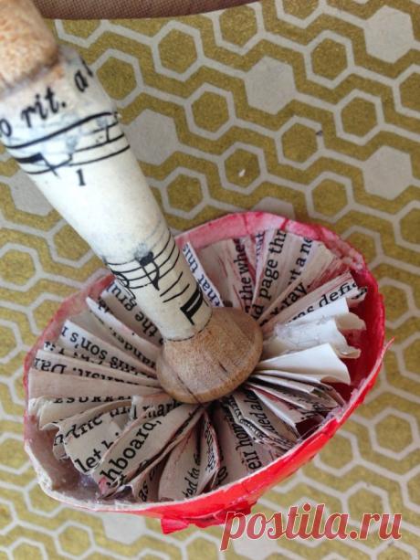 How to make paper mushrooms for your lanterns and free printables - The Glitzy Pear