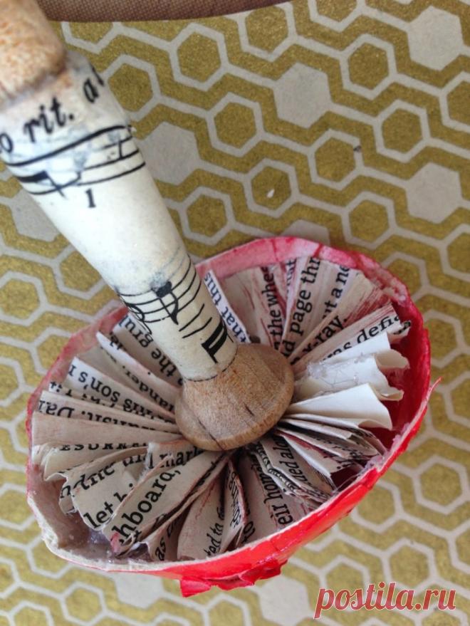 How to make paper mushrooms for your lanterns and free printables - The Glitzy Pear