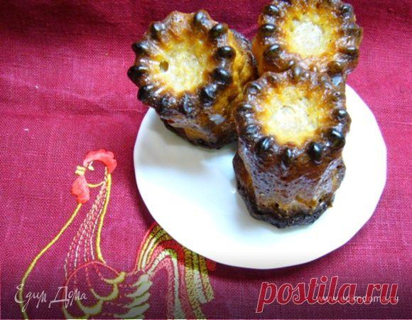 Канеле с арахисовой пастой. Ингредиенты: сахарная пудра, мука, сливочное масло Канеле – это маленькое французское пирожное. Родина его – Бордо (Bordelais). Название происходит от гасконского «canelat» - выемка, бороздка. Пирожное - маленькое цилиндрической формы поперечно-полосатое, около 5-6 см высотой и 3-4 см в диаметре. Эта сладкая выпечка с густым ароматом ванили и рома. Пирожное имеет хрустящую карамельную корочку, а внутри оно – мягкое и нежное. Особенность каннеле ...