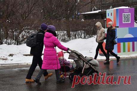 В России предложили установить специальную выплату одной категории семей. Категории «студенческая семья», где хотя бы один из родителей студент, захотели установить специальную повышенную выплату в виде доплаты к стипендии. Отмечается, что доплата будет в размере прожиточного минимума — 15 453 рублей. На данный момент средний размер стипендии варьируется от двух до четырех тысяч рублей.