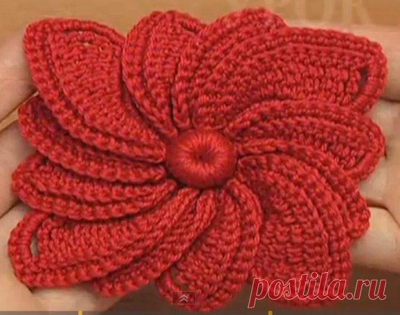 Цветок вязаный крючком