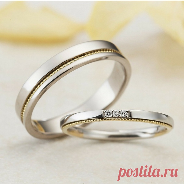 Какие тенденции влияют на выбор обручальных колец 💍💍и что любопытного в этой сфере предлагают дизайнеры-ювелиры❔⠀ ⠀ По мнению некоторых экспертов☝, остаются в тренде асимметричные обручальные кольца💍💍. Они выделяются на фоне привычной классики и позволяют выразить в дизайне украшения собственный характер, нечто личное – особенно при изготовлении обручальных колец под заказ по собственному вкусу и эскизу в ювелирной мастерской.⠀ ⠀ Предлагаем оригинальный сет ассиметричных обручальных колец из…