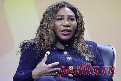 Теннисистка Серена Уильямс примерила дизайнерскую юбку и оконфузилась на камеру. Американская теннисистка Серена Уильямс показала конфуз с юбкой модного дома Valentino на камеру. 42-летняя спортсменка примерила джинсовую юбку длины макси, которую она приобрела в магазине бренда, будучи беременной вторым ребенком. Знаменитость показала, что так и не смогла натянуть дизайнерскую вещь на талию.