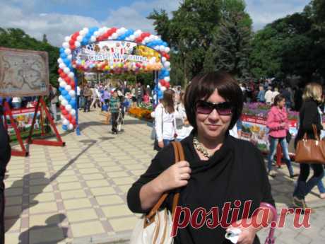 Это Фестиваль Дерунов, который ежегодно в сентябре проходит в нашем славном городе Коростене. Я не буду много писать, лучше покажу вам тот колорит, который царит всегда на празднике. Ощущения — УХ!!!