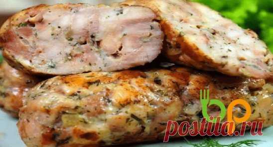 ингредиенты
1 кг куриного бедра
 3 зубчика чеснока
соль и черный молотый перец по вкусу
паприка по вкусу
Начинаем процесс
1. В первую очередь срезаем мясо с куриных бедер и отправляем в кастрюлю. Вливаем воду и ставим на огонь отвариваться.
2. После чего либо мелко нарезаем мясо, либо пропускаем через мясорубку. Также поступаем с чесноком.
3. Теперь солим, перчим и добавляем паприку. Хорошо перемешиваем.
4. После чего требуется добавить немного бульона и снова все хорошо п...