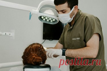 Почему дёсны болят, опухают, кровоточат: самые частые болезни. Рассказываем о самых распространённых патологиях дёсен, при которых они кровоточат, болят, отекают