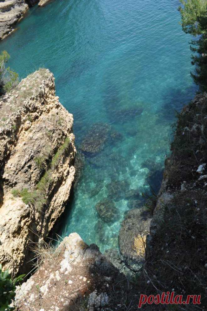 St,Stefan-rock's beach