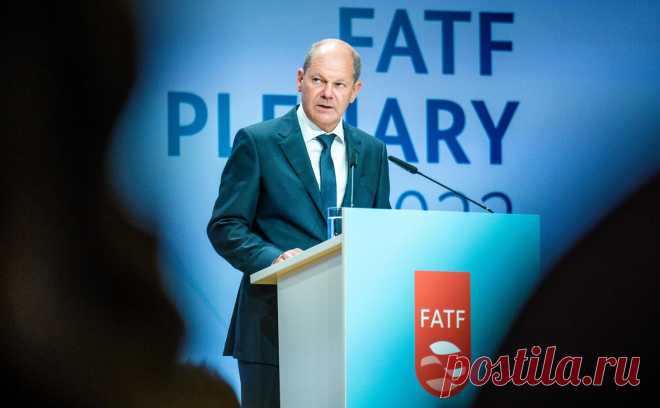 Bloomberg узнал о призыве России не включать ее в черный список FATF. Группа разработки финансовых мер борьбы с отмыванием денег (FATF) может рассмотреть вопрос о включении России в черный список. Москва предупредила десятки своих партнеров о негативных последствиях такого решения, пишет агентство