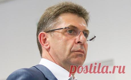 Экс-главу союза биатлонистов приговорили к семи годам за растрату. По версии следствия, Кравцов фиктивно трудоустроил в Центр спортивной подготовки сборных команд несколько человек, ущерб составил 26 млн руб. Вину он не признал. Другие фигуранты дела получили условные сроки