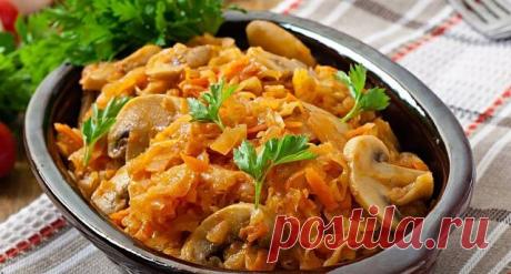 КАПУСТА ТУШЕНАЯ С РИСОМ И ГРИБАМИ. Автор фото-рецепта Наталья Камальдинова: пропорции произвольные. - капуста квашеная
- лук, морковь, помидоры или томат.
- грибы
- рис пропаренный
- чеснок, зелень
- соль, растительное масло для жарки
Рис отварить. В растительном масле обжарить нарезанные лук, грибы, морковь и помидор (или томат). Смешать рис с квашеной капустой, добавить чеснок, зелень и обжаренные овощи с грибами. Залить водой и тушить 40 минут.