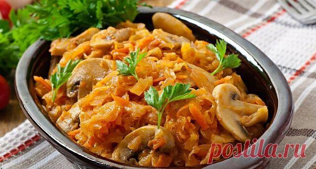 КАПУСТА ТУШЕНАЯ С РИСОМ И ГРИБАМИ. Автор фото-рецепта Наталья Камальдинова: пропорции произвольные. - капуста квашеная
- лук, морковь, помидоры или томат.
- грибы
- рис пропаренный
- чеснок, зелень
- соль, растительное масло для жарки
Рис отварить. В растительном масле обжарить нарезанные лук, грибы, морковь и помидор (или томат). Смешать рис с квашеной капустой, добавить чеснок, зелень и обжаренные овощи с грибами. Залить водой и тушить 40 минут.