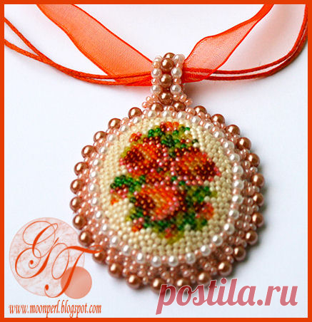 Розы у дворца