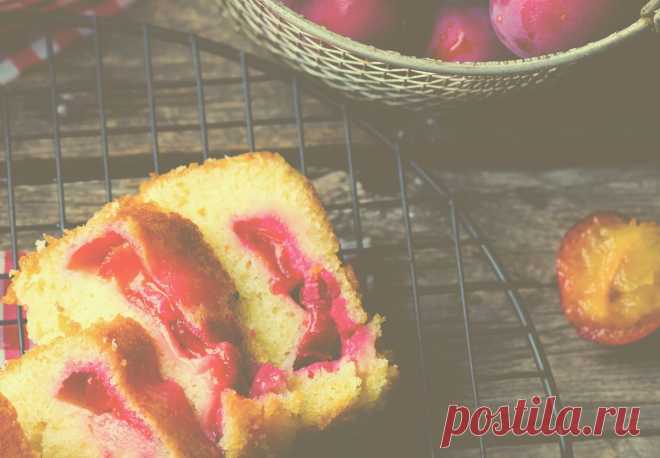 Кекс со сливами и кардамоном