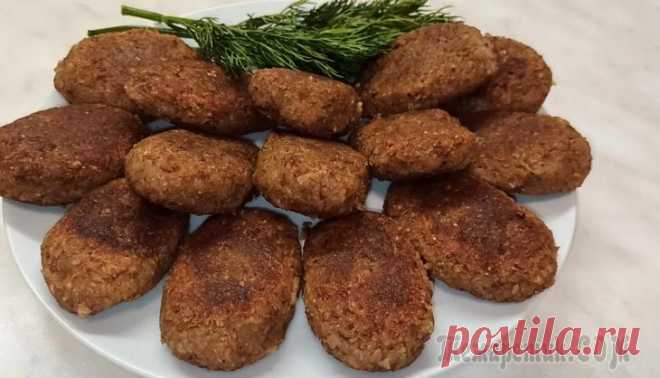 Kотлеты без мяса и яиц. Постные котлеты из гречки Всем привет! Предлагаю приготовить вкусные котлеты из гречки без мяса и яиц. Они отлично сочетаются с овощными салатами и консервированными овощами. Такие котлеты идеально в пост , а также как разнооб...