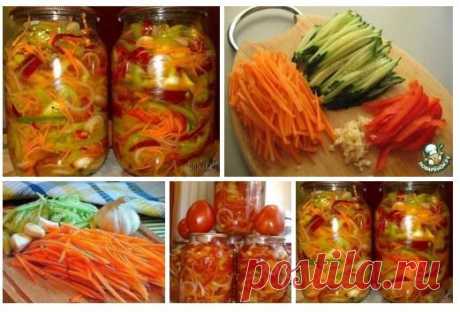 Очень вкусный салат "Уплетайка!"

Это необычный и очень вкусный рецепт, который я своим домашним готовлю на зиму.Они его очень любят. Нежный и вкусный. Хорошо идет как закуска и я ставлю его на стол на все праздники.

Ингридиенты для этого вкусного и простого блюда: 
1 кг капусты 
1 кг моркови 
1 кг лука 
1 кг болг.перца 
1 кг помидоров 
1 кг огурцов 
5 ч.л.соли 
5 ст.л.сахара 
1 ст.раст.масла 
1 ст.уксуса 9 % 
чеснок по желанию 

Все нарезать соломкой,залить маслом, уксус...