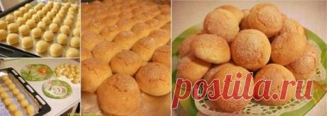 ПРОСТОЕ ПЕСОЧНОЕ ПЕЧЕНЬЕ.- 2 яйца
- 200 г. сахара
- 1 ч. ложка разрыхлителя
- 1 пакетик ванильного сахара
- 200 г. размягченного сливочного масла
- 3 стакана муки (у вас может уйти больше или меньше, т. к. мука везде разная)