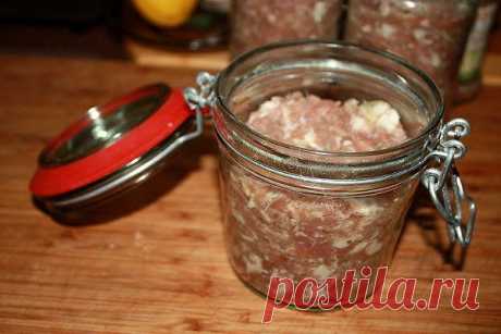 Домашняя колбаса в банке. Очень вкусная колбаса с чесночком и пряностями!