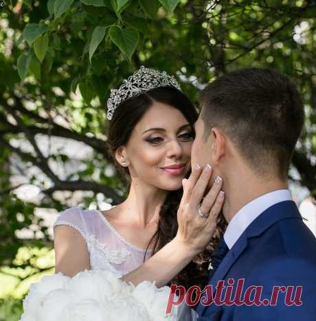 «Жениху даже места не хватило!»: свадьбу Оли Рапунцель подняли на смех . Милая Я