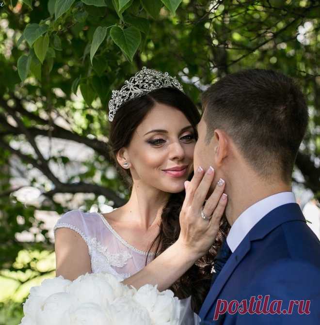 «Жениху даже места не хватило!»: свадьбу Оли Рапунцель подняли на смех . Милая Я