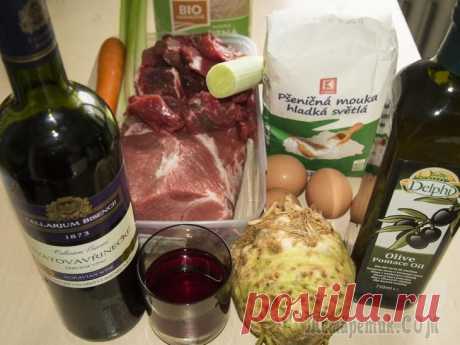 Домашняя лапша с мясным соусом.