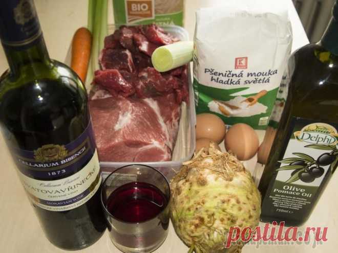 Домашняя лапша с мясным соусом.