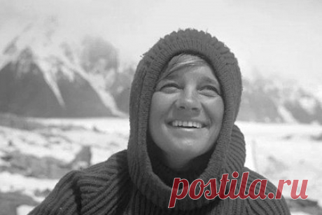 Умерла «лыжная бабушка Камчатки» альпинистка Людмила Аграновская. Альпинистка Людмила Аграновская, первая в СССР получившая звание «Снежный барс», умерла в возрасте 90 лет. «Не стало Людмилы Семеновны Аграновской. «Лыжная бабушка Камчатки» ушла из жизни сегодня», — написал он. Он напомнил, что Аграновская стала первой женщиной в СССР, получившей звание «Снежный барс».