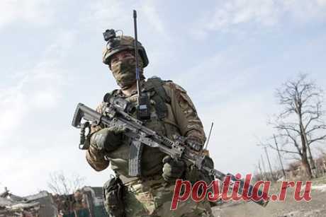 Российские военные практически полностью зачистили промзону в Артемовске. Врио главы Донецкой народной республики (ДНР) Денис Пушилин сообщил, что российские военные практически полностью зачистили промзону Артемовского завода по обработке цветных металлов (АЗОМ) в Артемовске. По его словам, бойцы частной военной компании (ЧВК) «Вагнер» создали невыносимые условия для украинских солдат.