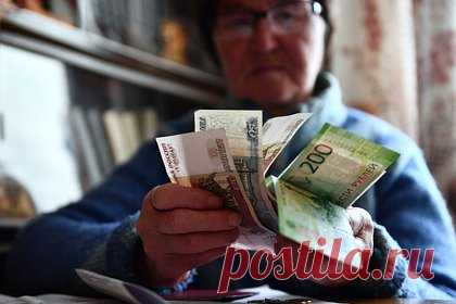 Назван основной влияющий на размер пенсий в России фактор. В России действует солидарная пенсионная система, в рамках которой размер пенсий напрямую зависит от страховых отчислений работающих россиян. Об особенностях российской пенсионной системы «Ленте.ру» рассказала член Комитета Госдумы по труду, социальной политике и делам ветеранов Светлана Бессараб.