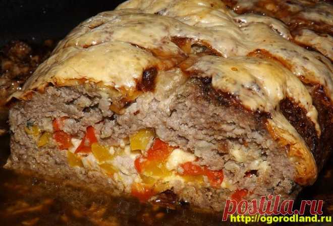 Мясной рулет из фарша с начинкой из болгарского перца и сыра