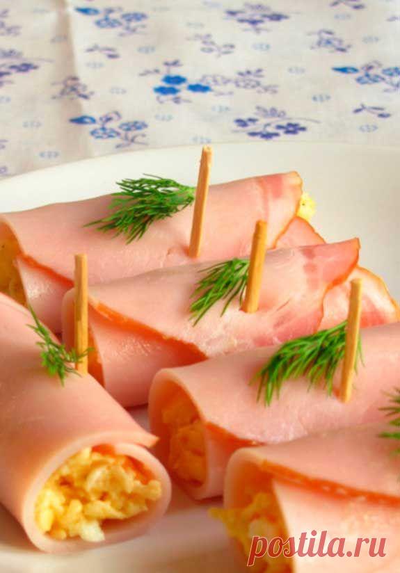 Рецепт рулетков из ветчины "Весенние" (Рецепт легкой закуски из ветчины и сыра)