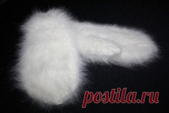 Варежки из пуха кролика стильный аксессуар сезона 2015-16гг. Этой зимой ваши руки будут красивы и согреты.Мягкие, нежные варежки, рука словно утопает в облаке. Пух кролика сохраняет тепело не давая рукам замерзнуть.