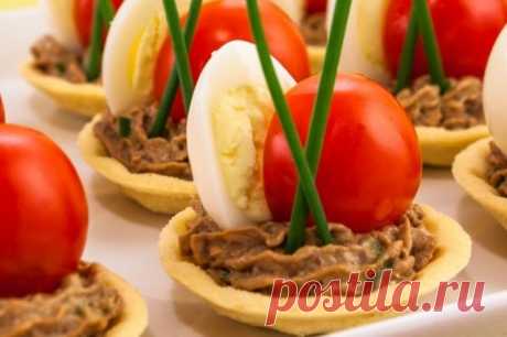 Тарталетки с печеночным муссом и перепелиными яйцами — Сад Заготовка