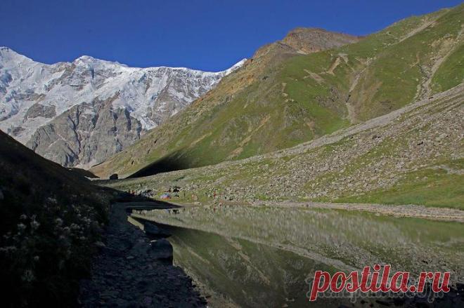 Кавказ 2020. Безенги. 2. Стоянка Баран-Кош (2750 м) Утро было солнечным. Планы были большие. Местами очень большими. В них входил подъем на перевал Кёль и на вершину Кёль-Баши с перепадом высот около километра. Но трезво взвесив свои возможности и степ...