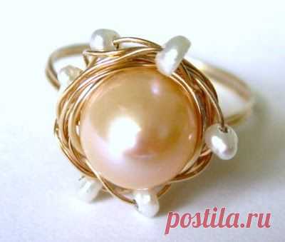 С человеком не может ничего произойти, если он с этим не согласится. Кто-то может согласиться с тем, что кризис съест все его деньги и ему будет плохо. И этим он резко увеличивает шанс, что именно так все и произойдет. Другой человек решает, что кризис — это отличная возможность подзаработать, ведь все самые большие состояния зарабатывались в кризис. И он активно начинает искать возможности, как это сделать, находит их и успешно реализует. Регистрация на обучение