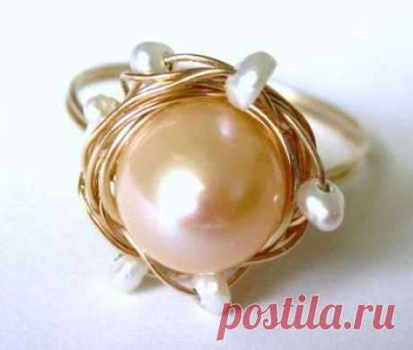 С человеком не может ничего произойти, если он с этим не согласится. Кто-то может согласиться с тем, что кризис съест все его деньги и ему будет плохо. И этим он резко увеличивает шанс, что именно так все и произойдет. Другой человек решает, что кризис — это отличная возможность подзаработать, ведь все самые большие состояния зарабатывались в кризис. И он активно начинает искать возможности, как это сделать, находит их и успешно реализует. Регистрация на обучение