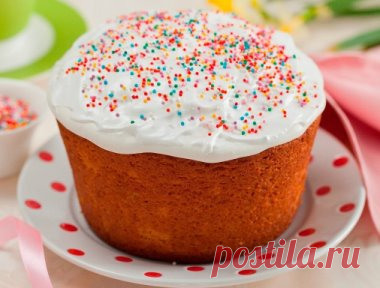 ПОДБОРКА ВКУСНЫХ КУЛИЧЕЙ К ПАСХЕ 
1) Пасхальный кулич на сметане 
ИНГРЕДИЕНТЫ:
● молоко - 1/2 л 
● мука пшеничная - 1 кг 
● маргарин - 250 г 
● масло сливочное - 100 г 
● масло сливочное топленое - 100 г 
● сметана - 100 г 
● сахар - 700 г 
● яйцо - 10 штук 
● дрожжи свежие - 70 г 
● соль - 1 щепотка 
● сахар ванильный - по вкусу 
● водка - 2 столовые ложки 
● масло растительное - 1,5 столовые ложки 
● изюм - по вкусу 
ПРИГОТОВЛЕНИЕ:
1. Для приготовления пасхального кул