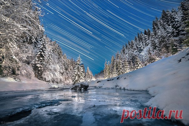 Лунная ночь на горной реке. Карпаты, Украина. Автор фото – Евгений Самученко: