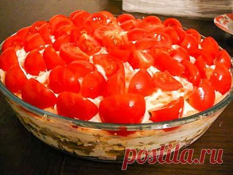 Cлоеный салат с грибами «Красная Шапочка». Фото-рецепт / Готовим.РУ