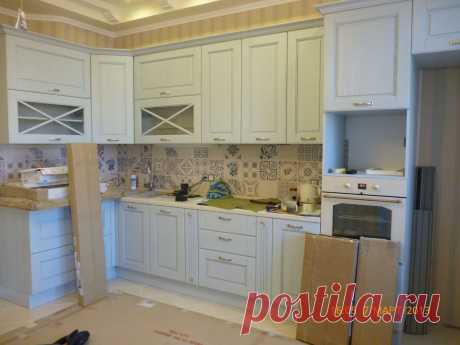 Кухня в процессе сборки.Фасады натуральное дерево