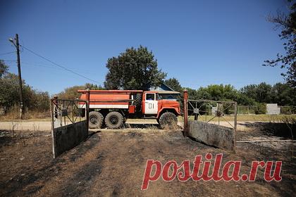 В Крыму объявлена чрезвычайная пожарная опасность. Чрезвычайный уровень пожароопасности установится в центральных, южных и восточных районах Крыма с понедельника, 2 августа и сохранится как минимум до среды, 4 августа. На это период гражданам запретили посещать леса, разводить костры, а также сжигать мусор и траву на придомовых территориях.