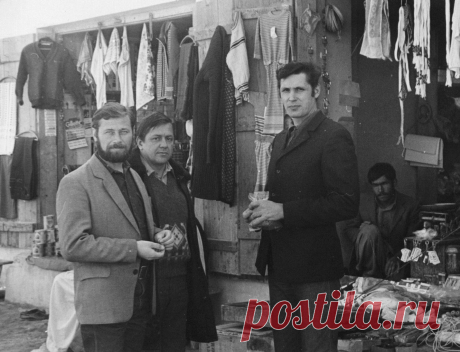 Ребята, я  вас  помню.  И  до  сих  пор  берегу  тот  японский  зонтик,  который  вы  купили  в  этом  дукане  и  подарили  мне.  Спасибо.
